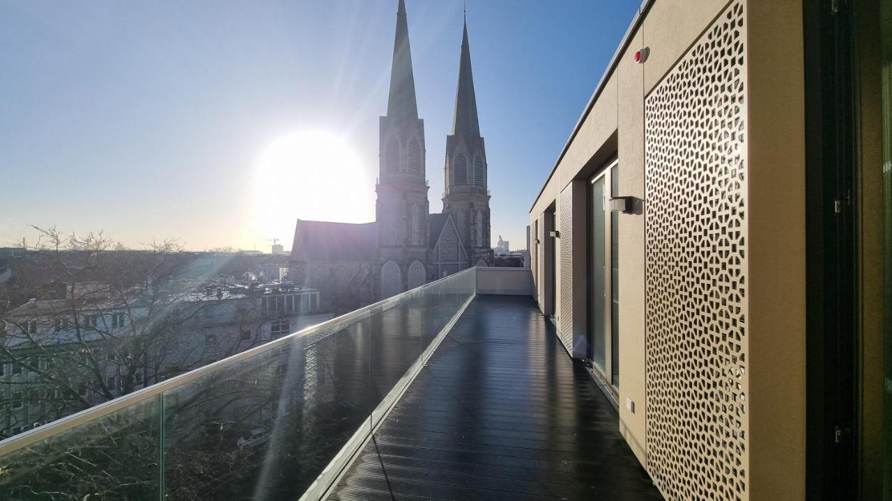 Fourty Three Luxury Serviced Apartments Düsseldorf Extérieur photo The Skywalk