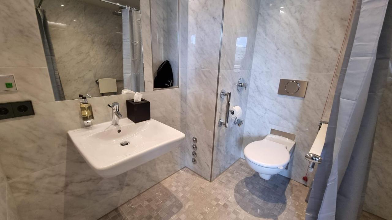 Fourty Three Luxury Serviced Apartments Düsseldorf Extérieur photo Bathroom