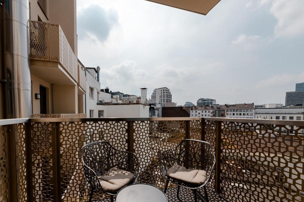 Fourty Three Luxury Serviced Apartments Düsseldorf Extérieur photo A balcony in Vienna