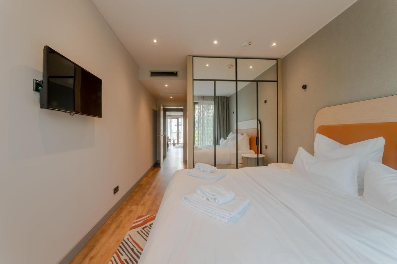 Fourty Three Luxury Serviced Apartments Düsseldorf Extérieur photo A room at the hotel