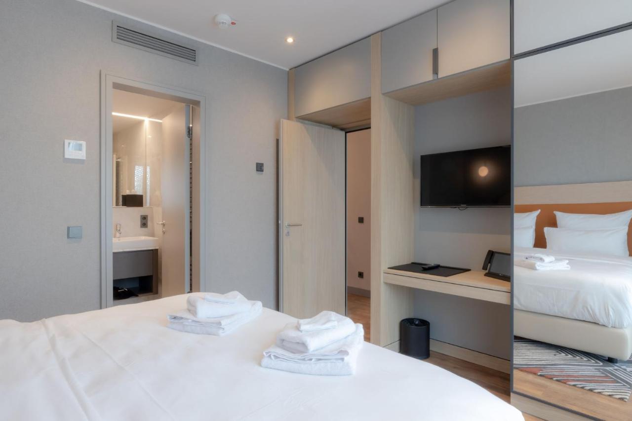 Fourty Three Luxury Serviced Apartments Düsseldorf Extérieur photo A room at the hotel