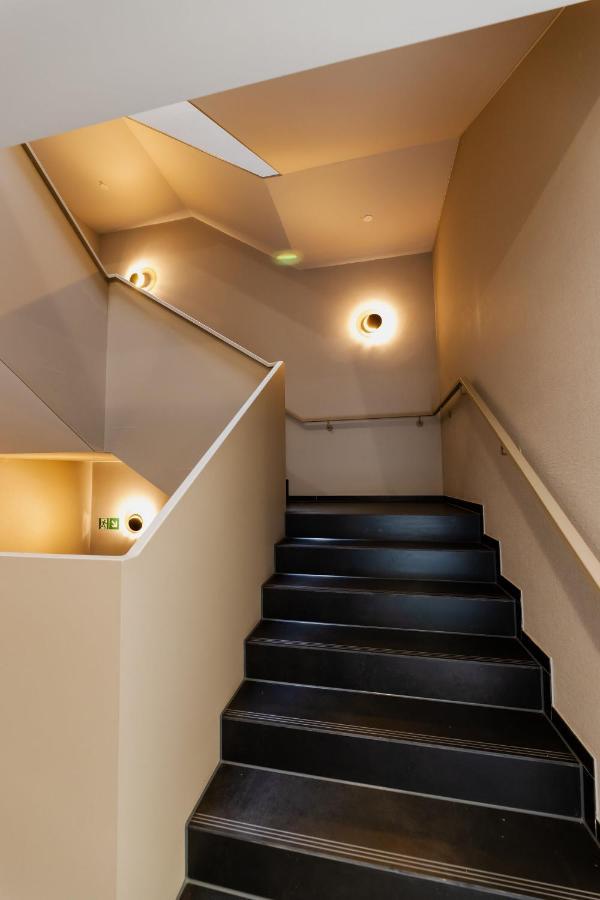 Fourty Three Luxury Serviced Apartments Düsseldorf Extérieur photo Stairway to the gallery