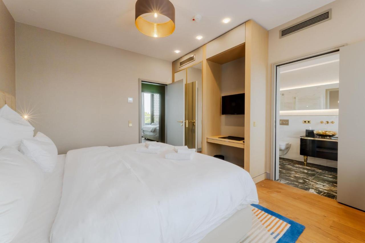 Fourty Three Luxury Serviced Apartments Düsseldorf Extérieur photo A bedroom at the hotel
