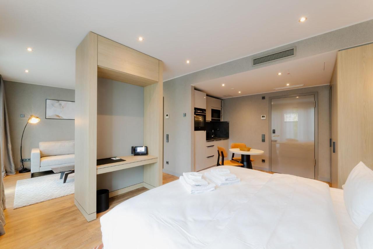 Fourty Three Luxury Serviced Apartments Düsseldorf Extérieur photo A typical room at the hotel