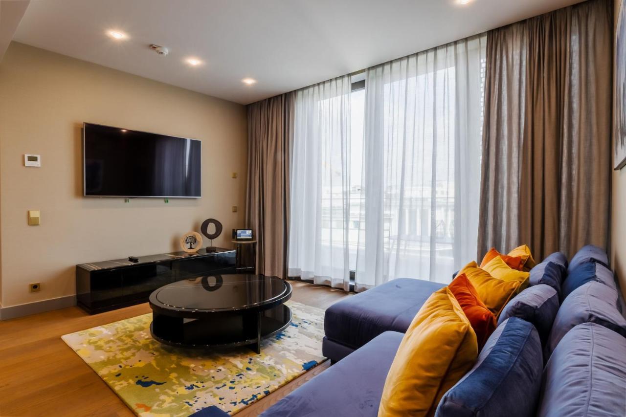 Fourty Three Luxury Serviced Apartments Düsseldorf Extérieur photo A living room in a serviced apartment in Shanghai, China