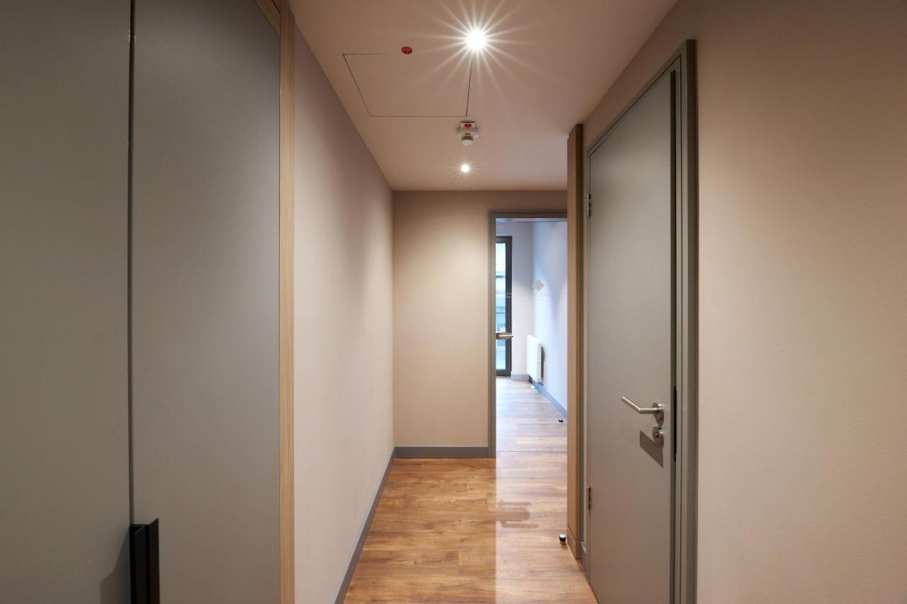 Fourty Three Luxury Serviced Apartments Düsseldorf Extérieur photo A corridor in a typical apartment